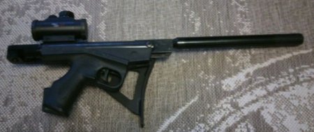 Пневматический пистолет  ИЖ 53-М, который наверняка есть даже у соседа.
